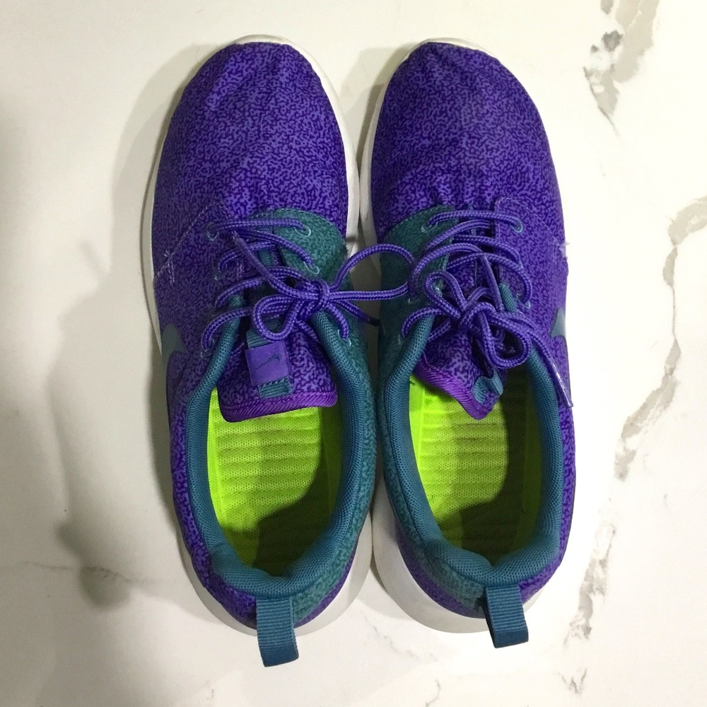 Nike Roshe Run Size 7